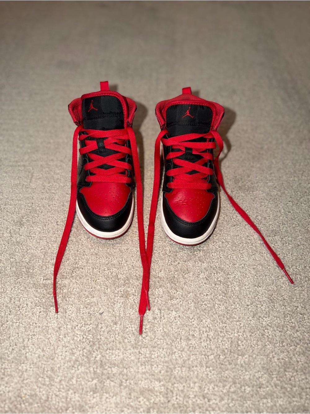 Unisex Air Jordan 1 Mid Red/Black Leather Mid-Top Kids Size 13 - Picture 2 of 9